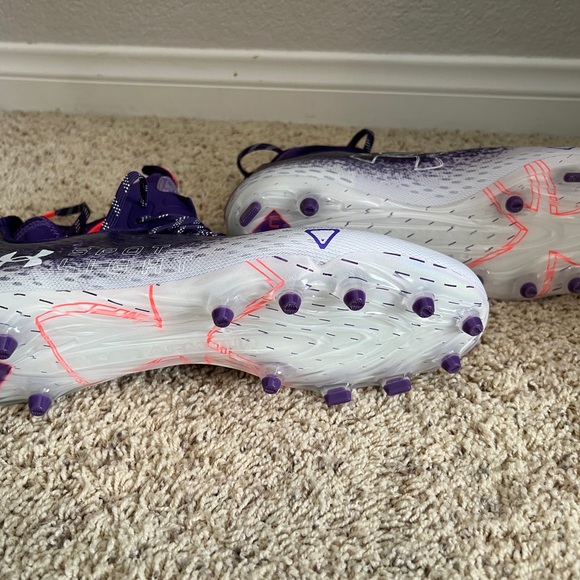 UNDER ARMOUR CLEATS - Picture 6 of 9